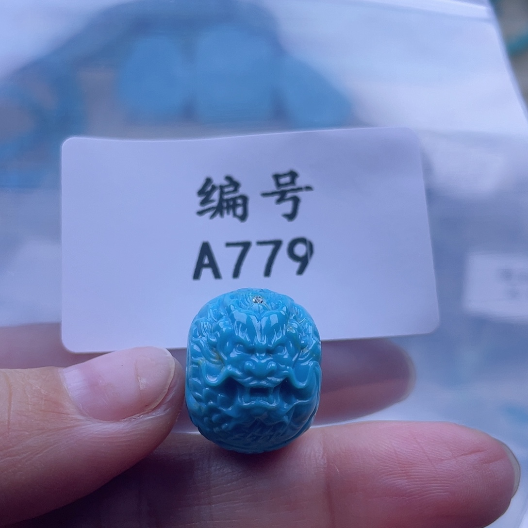绿松石未镶嵌天然原矿绿松石雕刻件