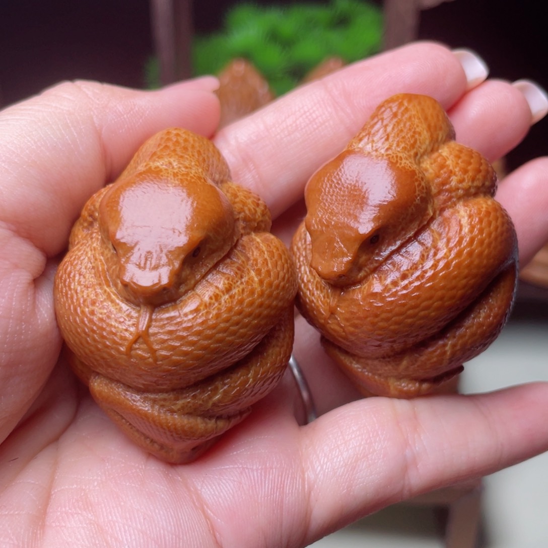 吊坠橄榄核蛇手球