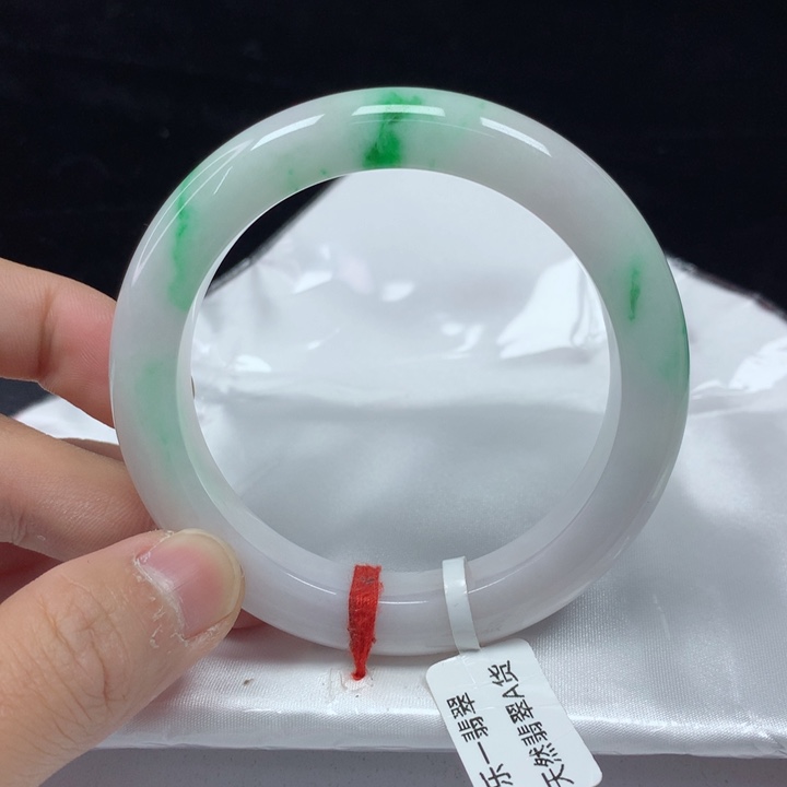 翡翠手镯（圆镯）未镶嵌56.7