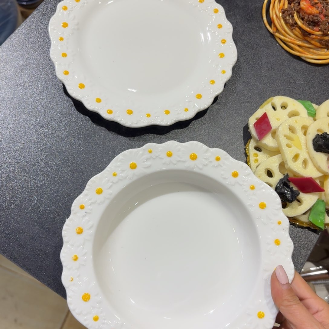 瓷微瑕两个8寸介意勿拍不影响使用