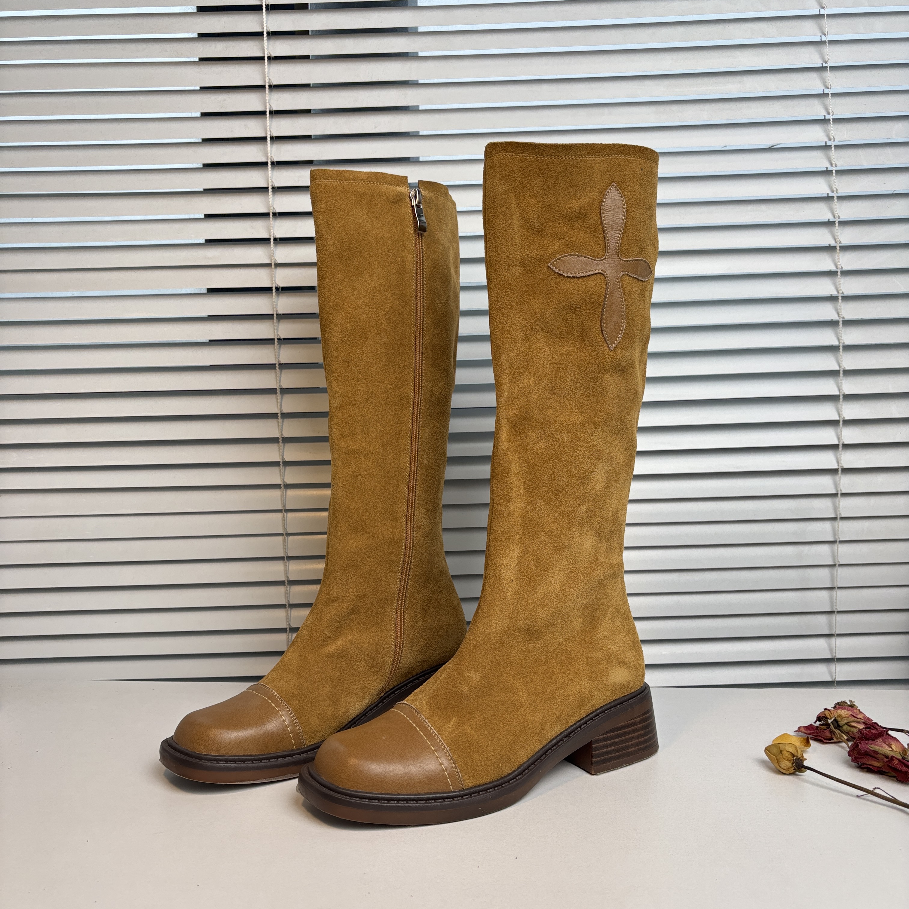 【仅剩36码】真皮4cm中跟复古长靴Y13