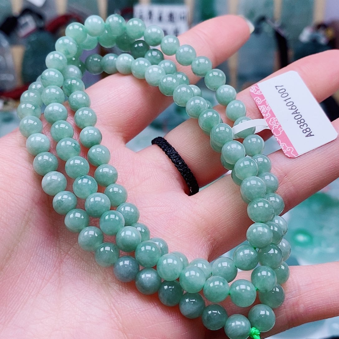 张***呀翡翠未镶嵌颈饰翡翠