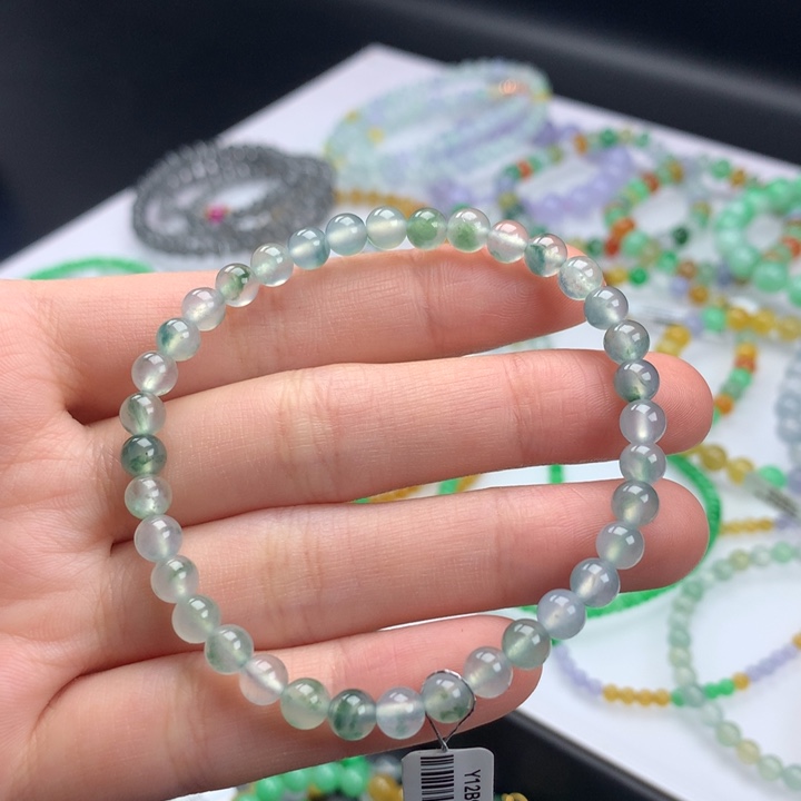 翡翠手镯未镶嵌卡