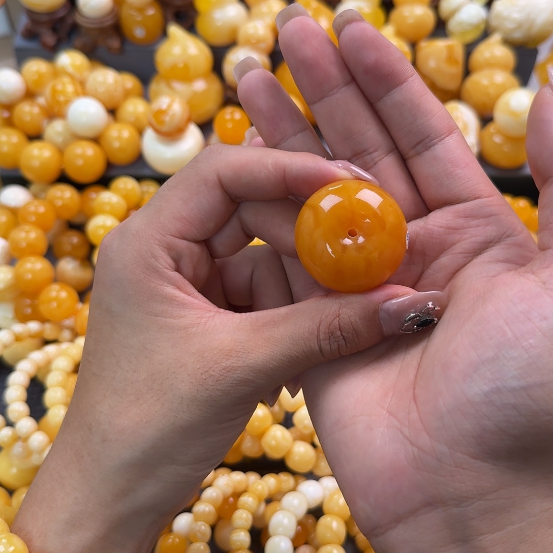 蜜蜡未镶嵌珠宝奇石