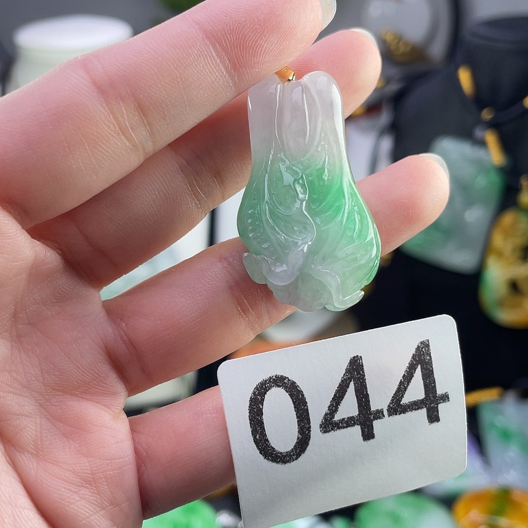 翡翠未镶嵌吊坠(赠链)