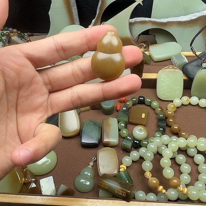 和田玉未镶嵌挂件