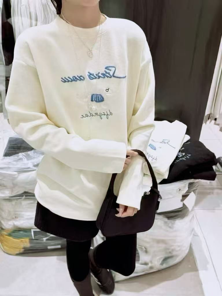 7780 UU 女2025款秋冬字母洋气百搭上衣