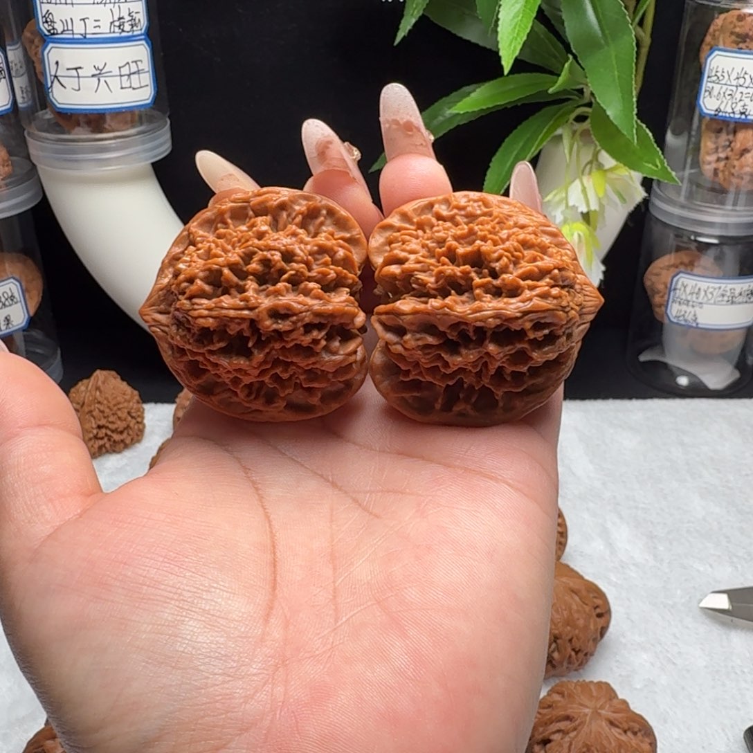 把件文玩核桃满天星精对45