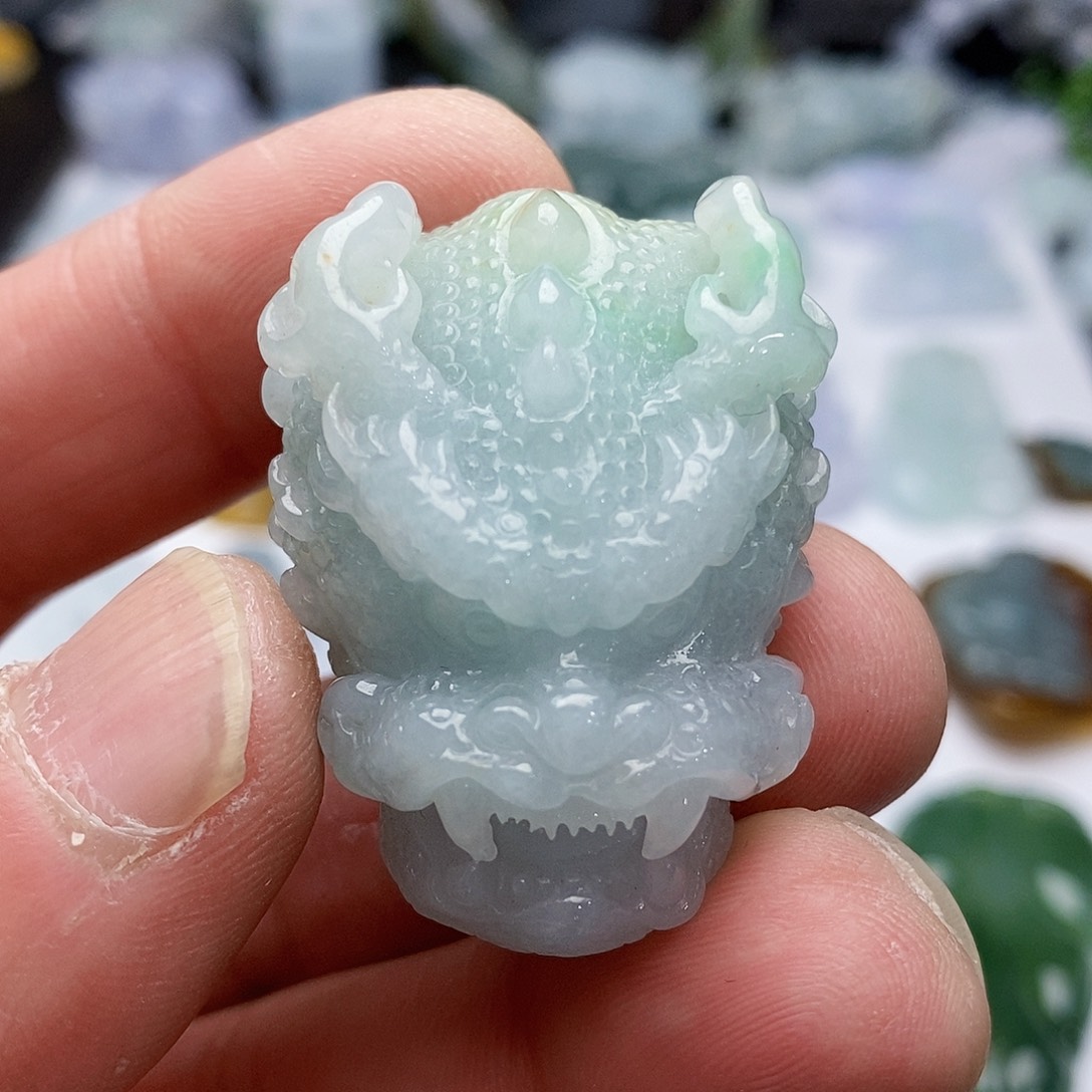 翡翠颈饰未镶嵌龙头