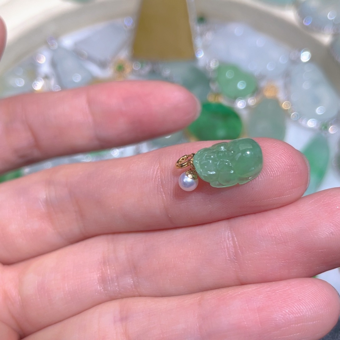 翡翠颈饰18K金镶嵌翡翠