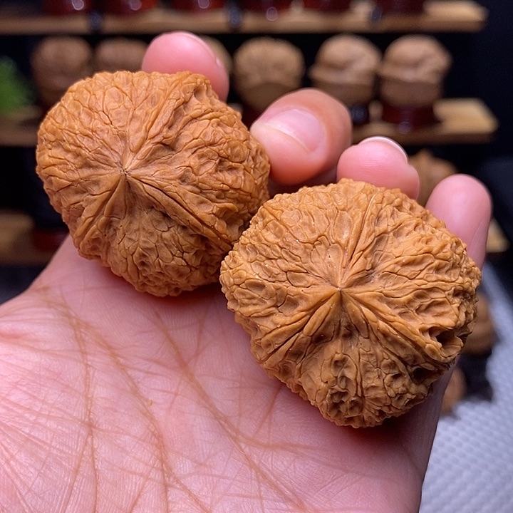 文玩核桃吊坠铁狮子三棱9