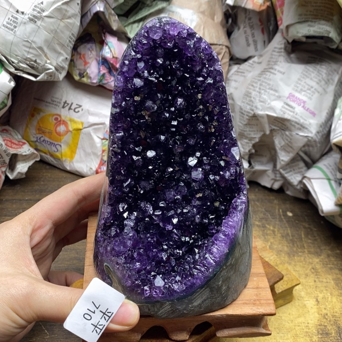 紫晶乌拉圭未镶嵌