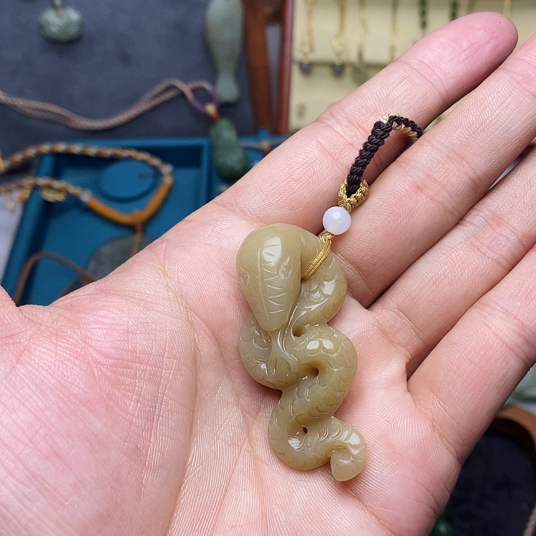 和田玉未镶嵌颈饰