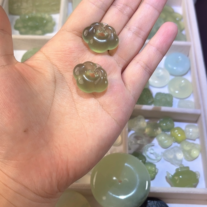 未镶嵌蛇纹石玉吊坠(赠链)祥云锁默认有棉多样性发其一