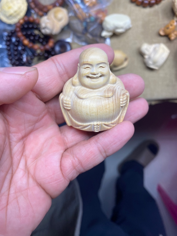 小叶黄杨木：大肚能容天下。