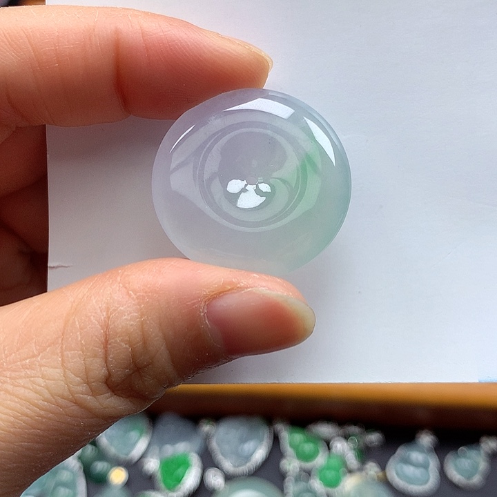 翡翠未镶嵌颈饰平安扣