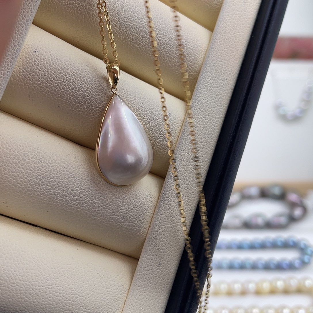 拼合珍珠（马贝珠）18K金镶嵌吊坠(赠链)