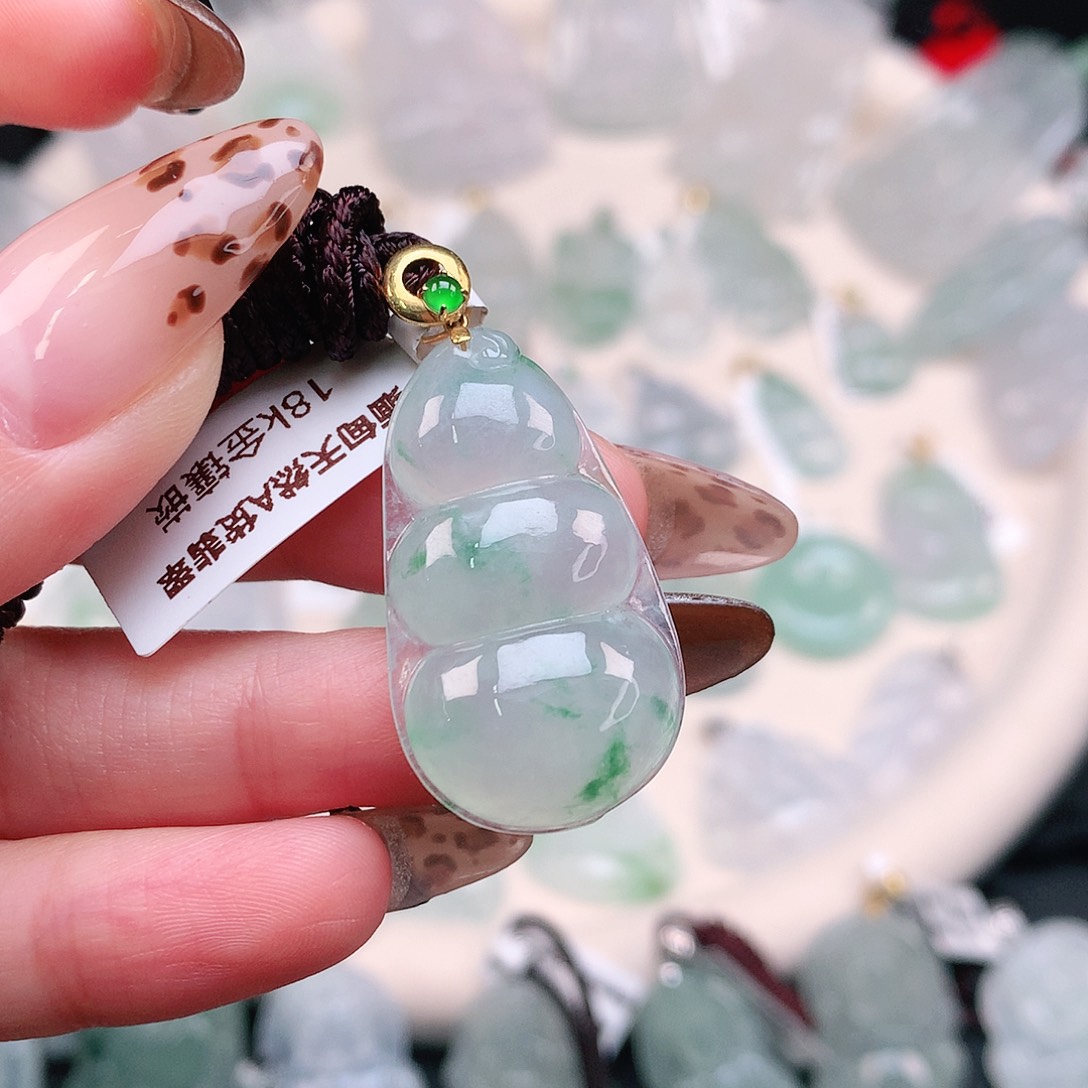 翡翠颈饰18K金镶嵌飘花豆37.5、32、18、6.5