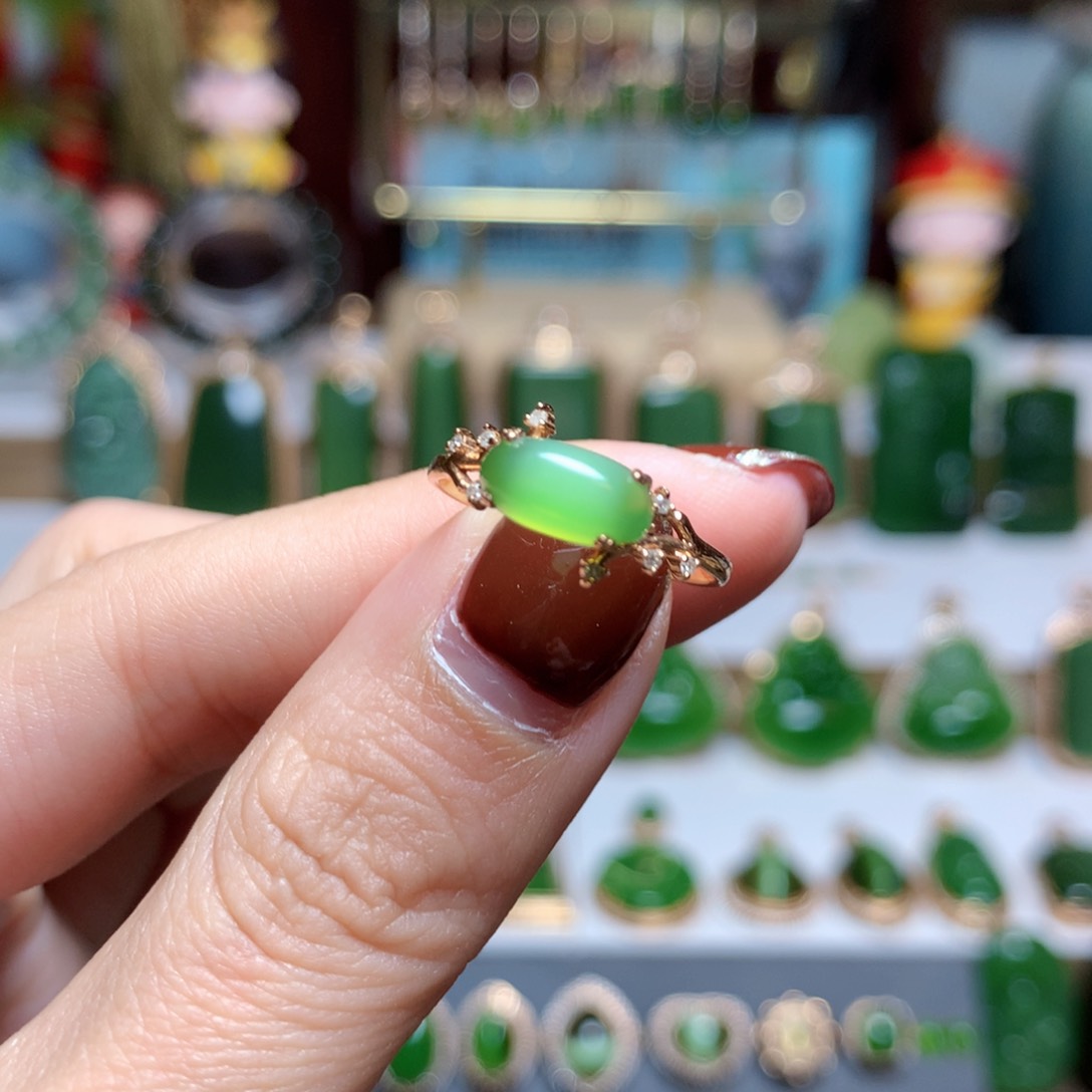 和田玉戒指18K金镶嵌