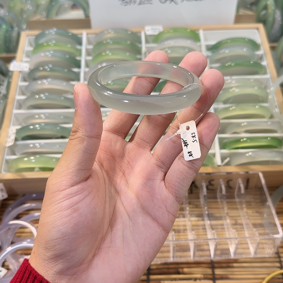 玛瑙/玉髓未镶嵌手镯圈口58.5