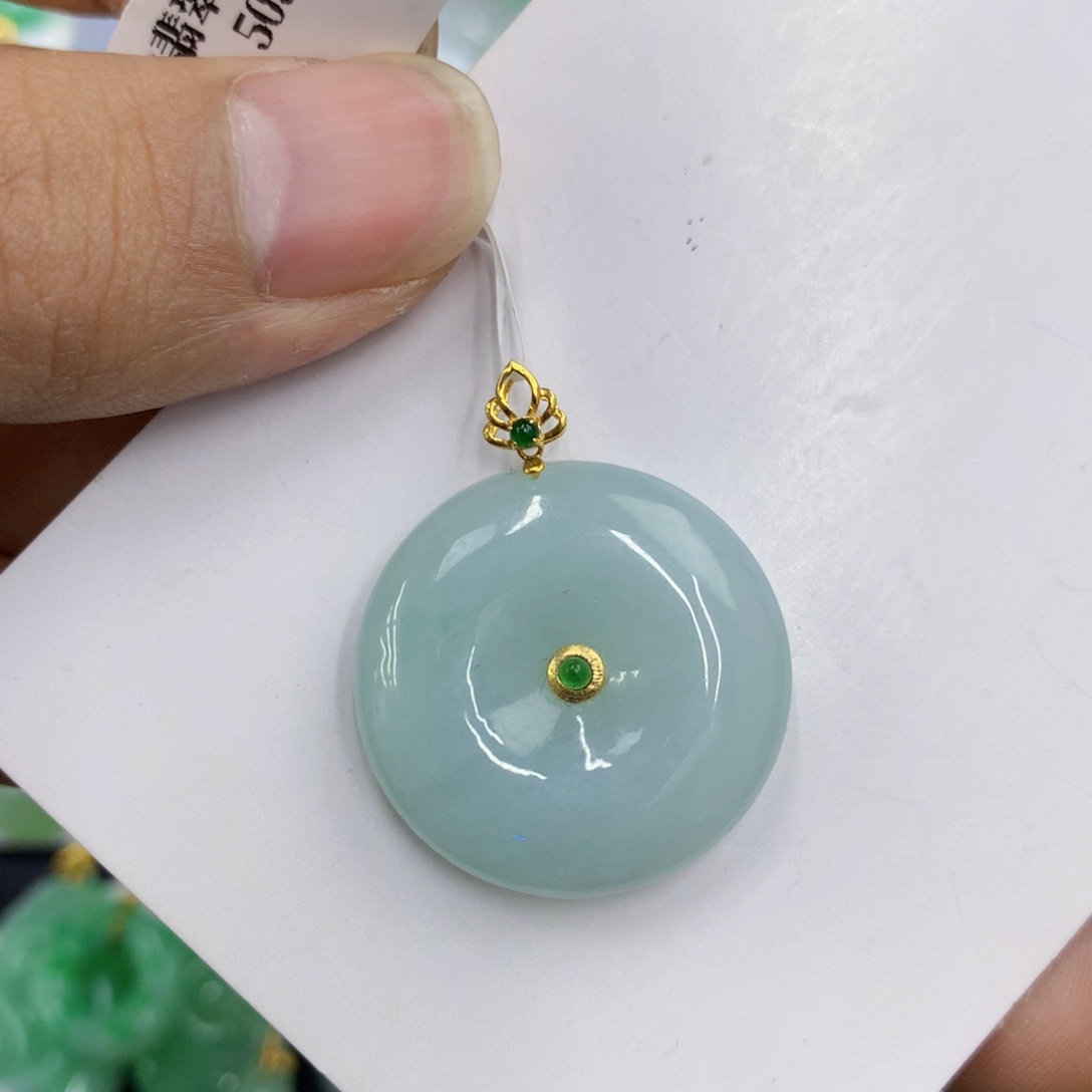 颈饰18K金镶嵌翡翠