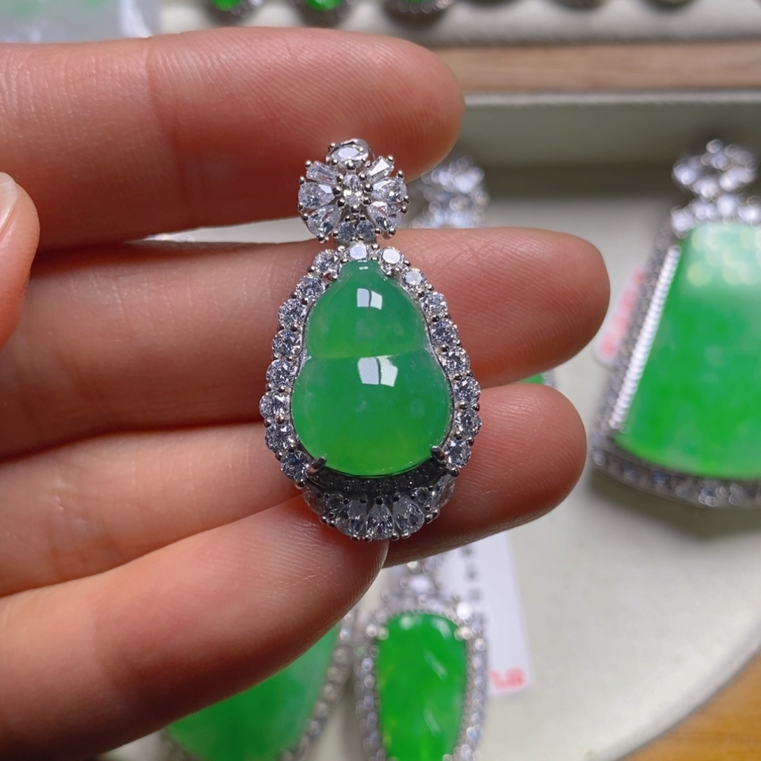 翡翠颈饰银S925镶嵌葫芦吊坠