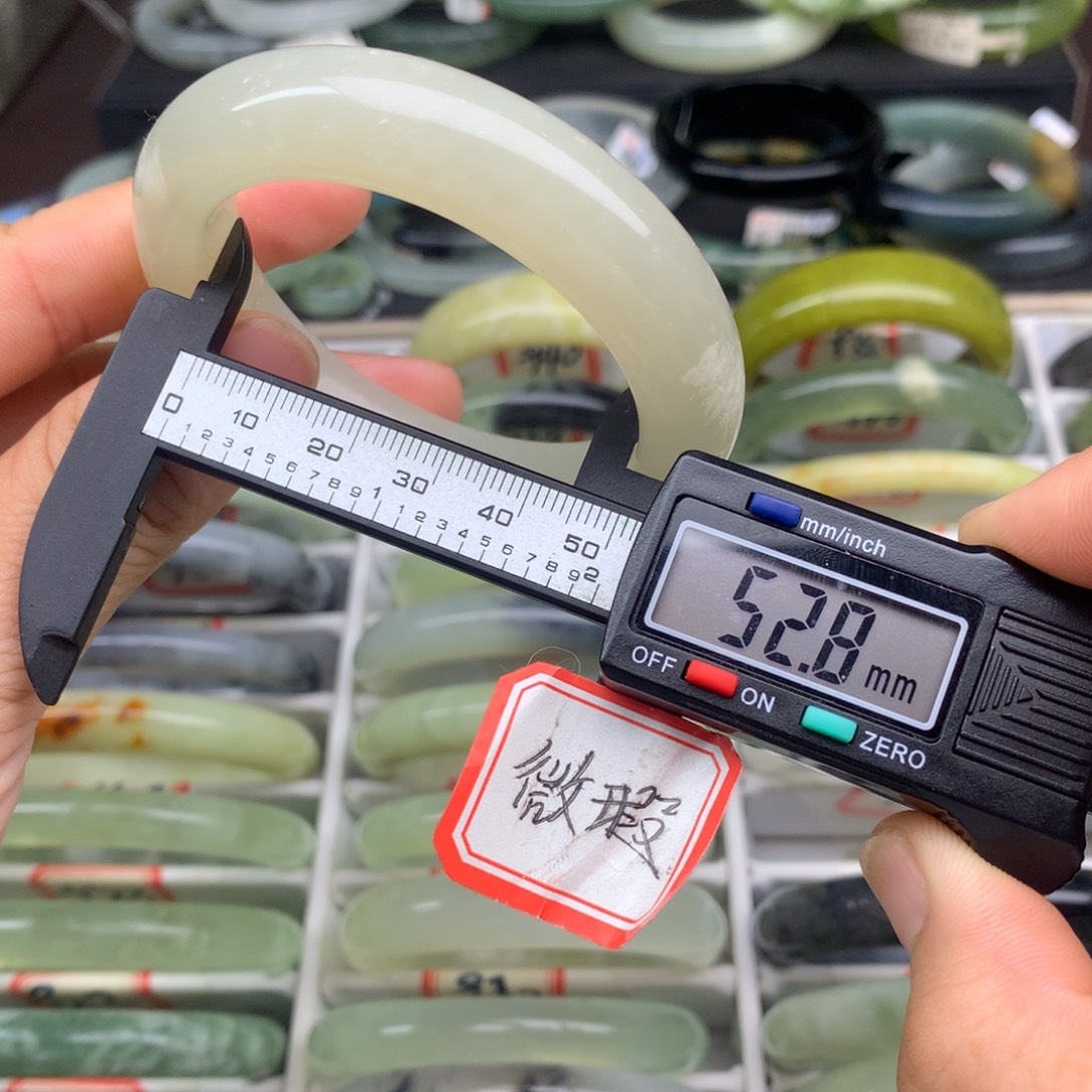 蛇纹石玉未镶嵌手镯944