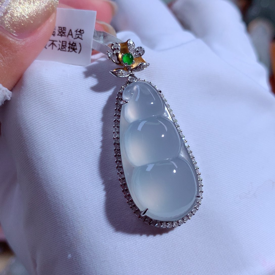 翡翠颈饰18K金镶嵌福豆