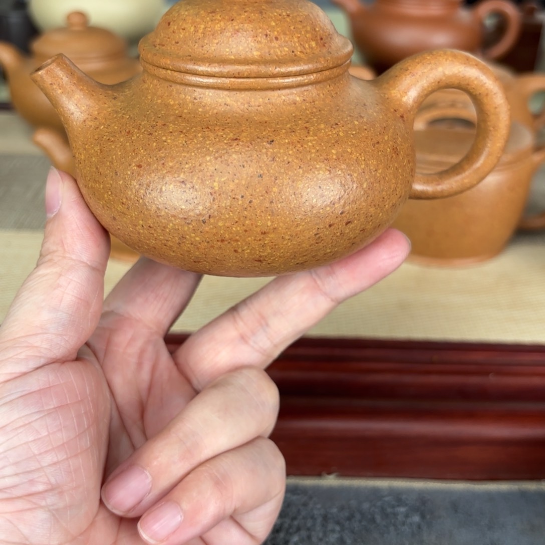 紫砂茶壶梨皮黄段容天