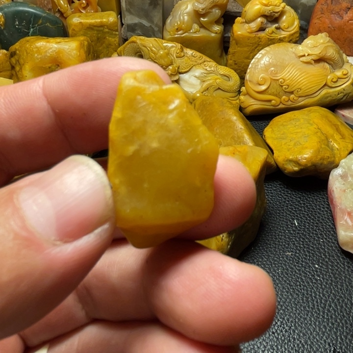 田黄石?***。昌化田黄石