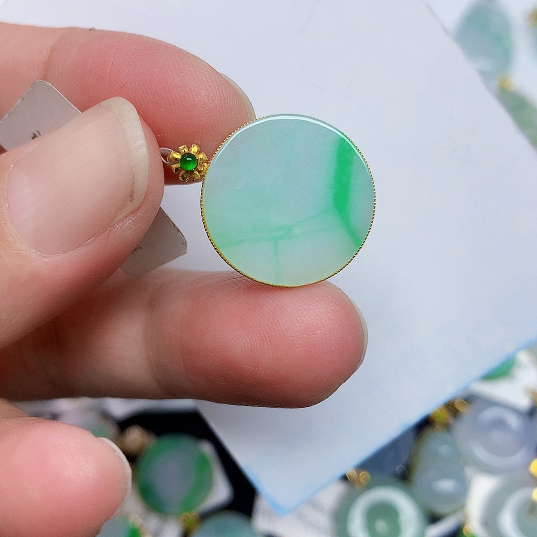 翡翠18K金镶嵌颈饰35678