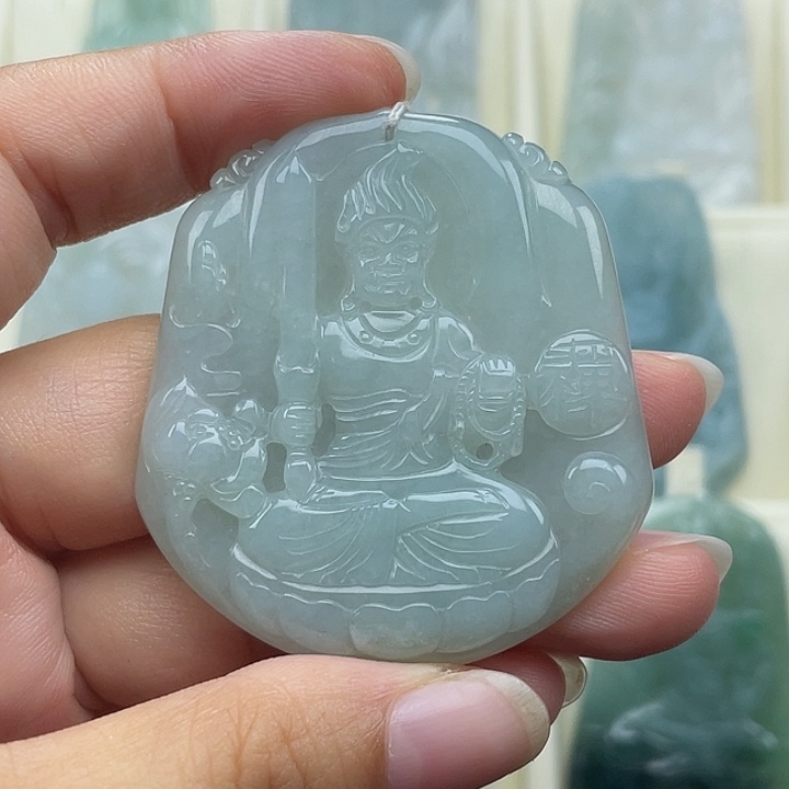 翡翠未镶嵌颈饰不动明王