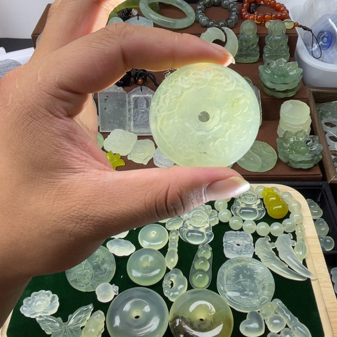 未镶嵌蛇纹石玉颈饰