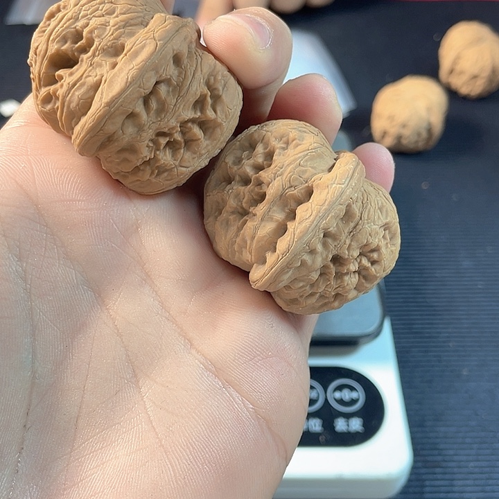 周***人文玩核桃吊坠元宝