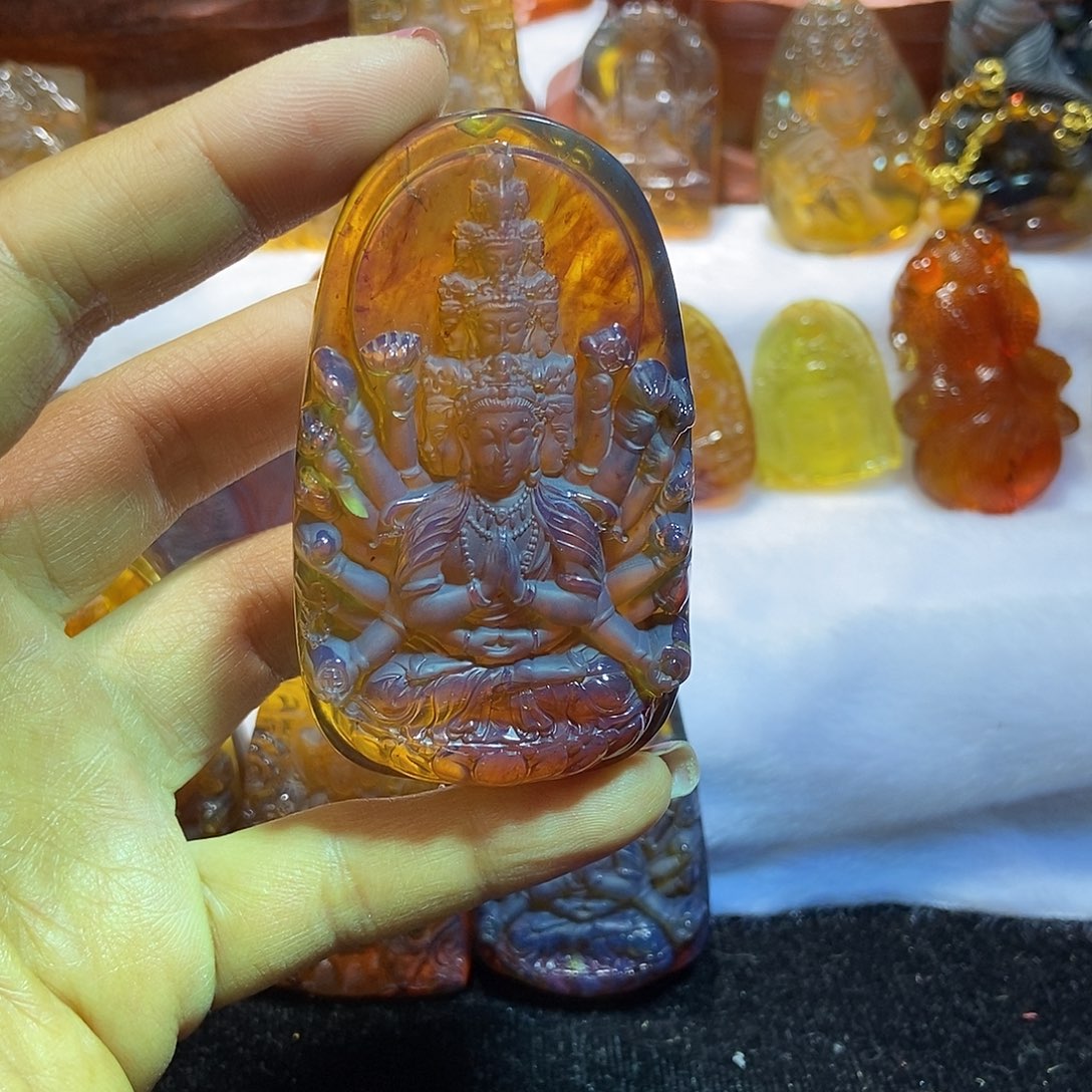 琥珀颈饰未镶嵌千手观音