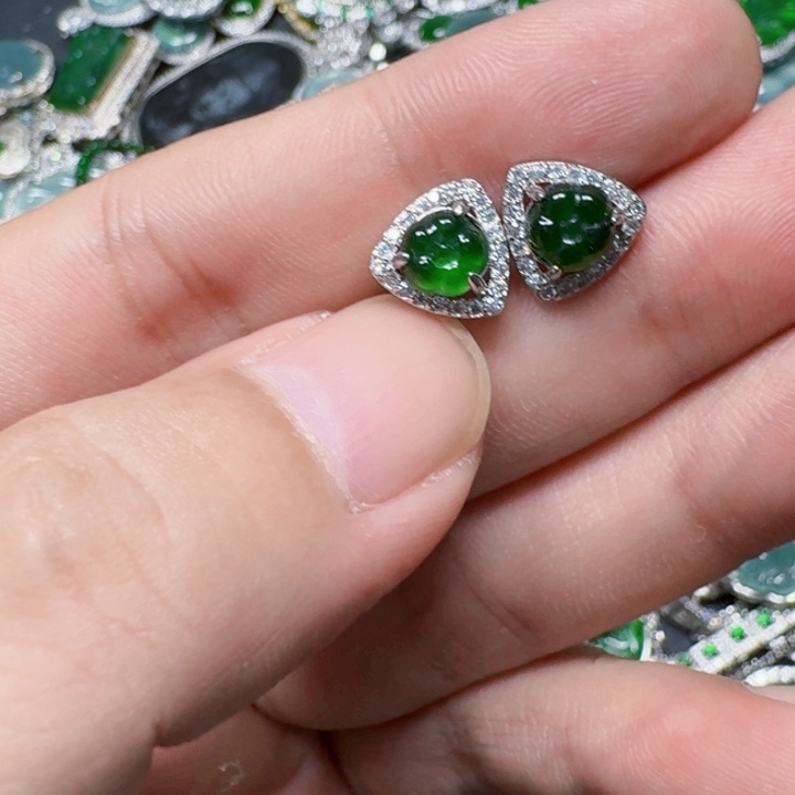 翡翠未镶嵌颈饰天然A货翡翠放漏