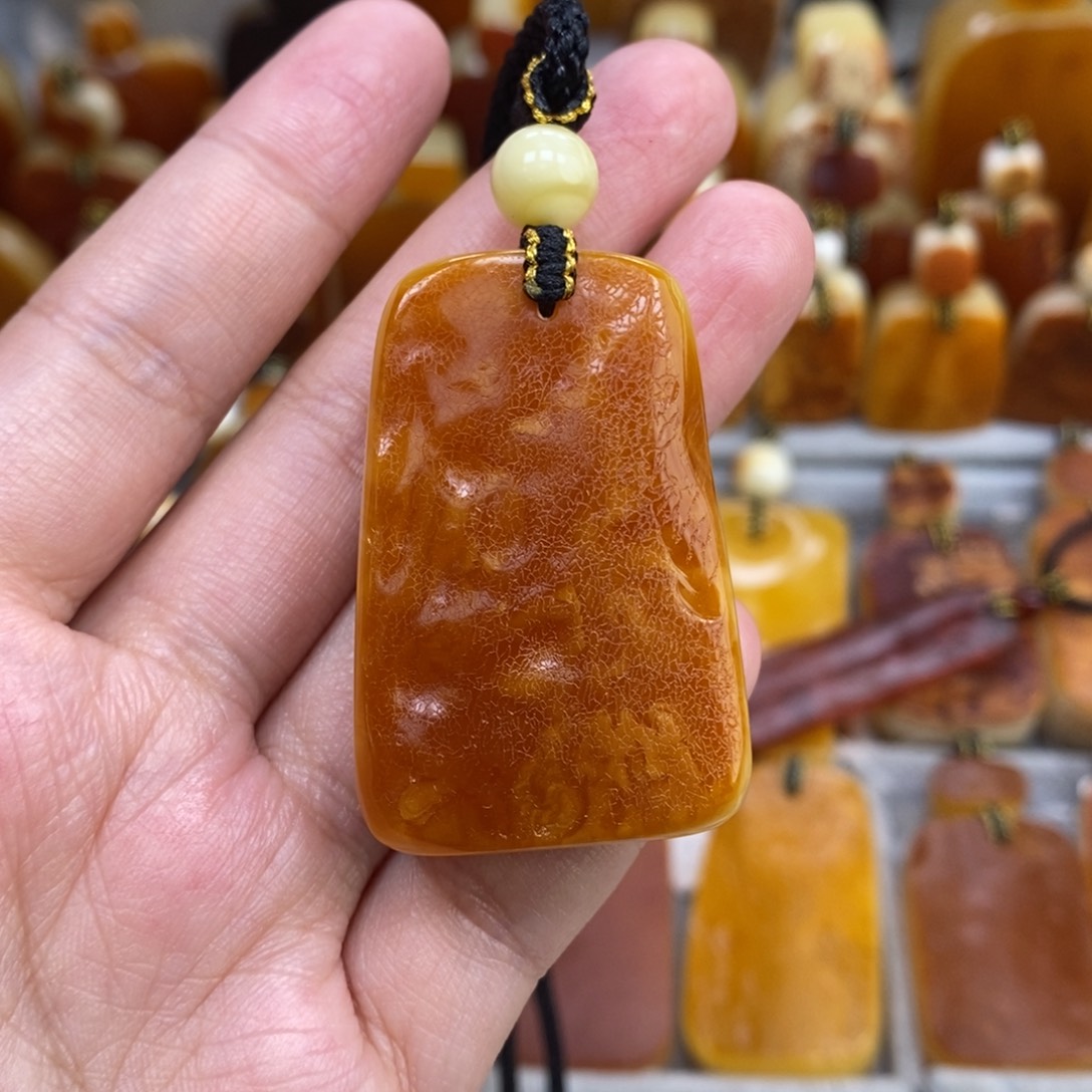 蜜蜡未镶嵌珠宝奇石