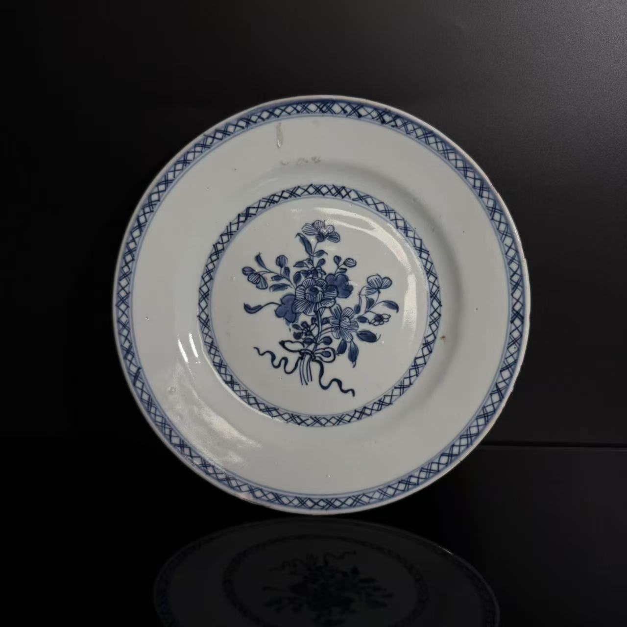 Lot9-青花束花纹盘-清代年制款直径23cm-YC10290006501094