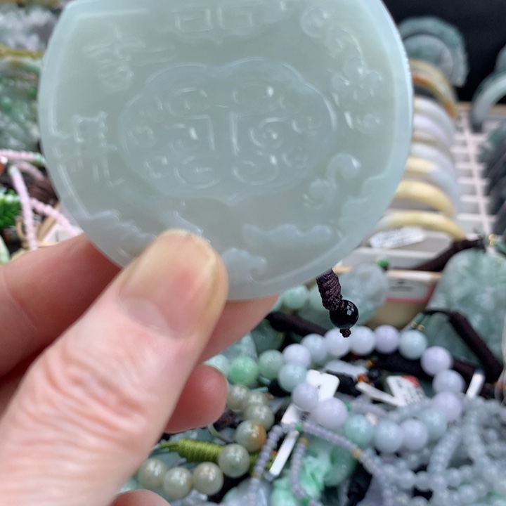 翡翠颈饰未镶嵌吊坠