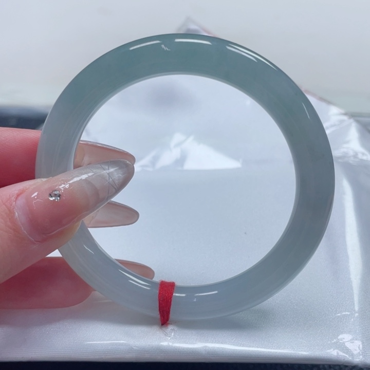 翡翠手镯未镶嵌缅甸