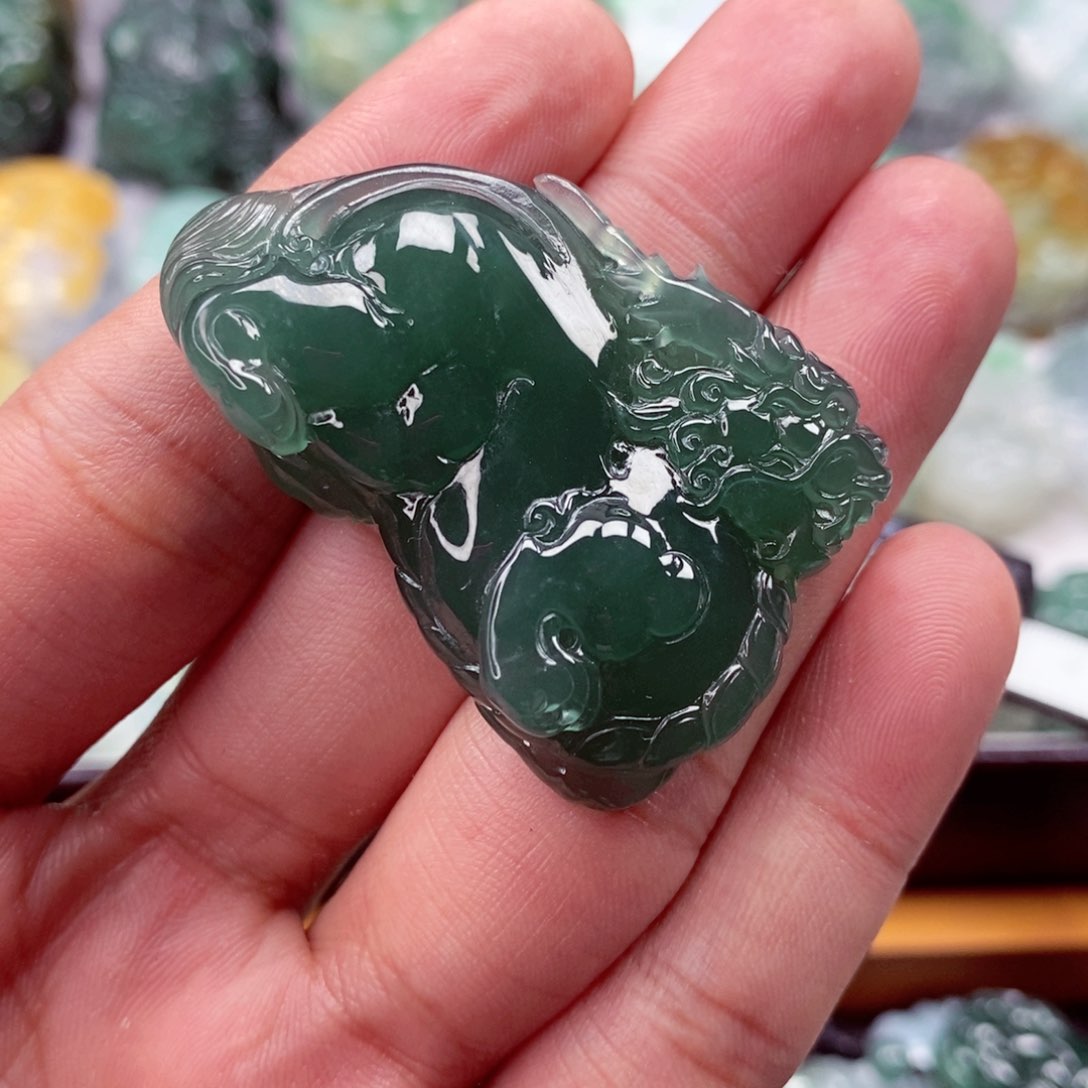 翡翠颈饰未镶嵌猫*?翡翠