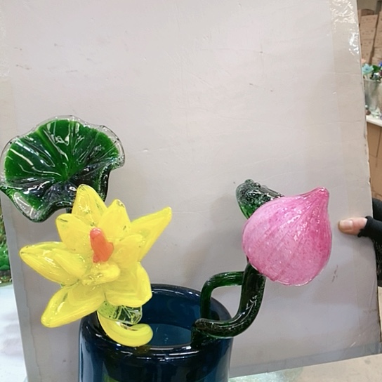 琉璃花瓶高45厘米宽10厘米