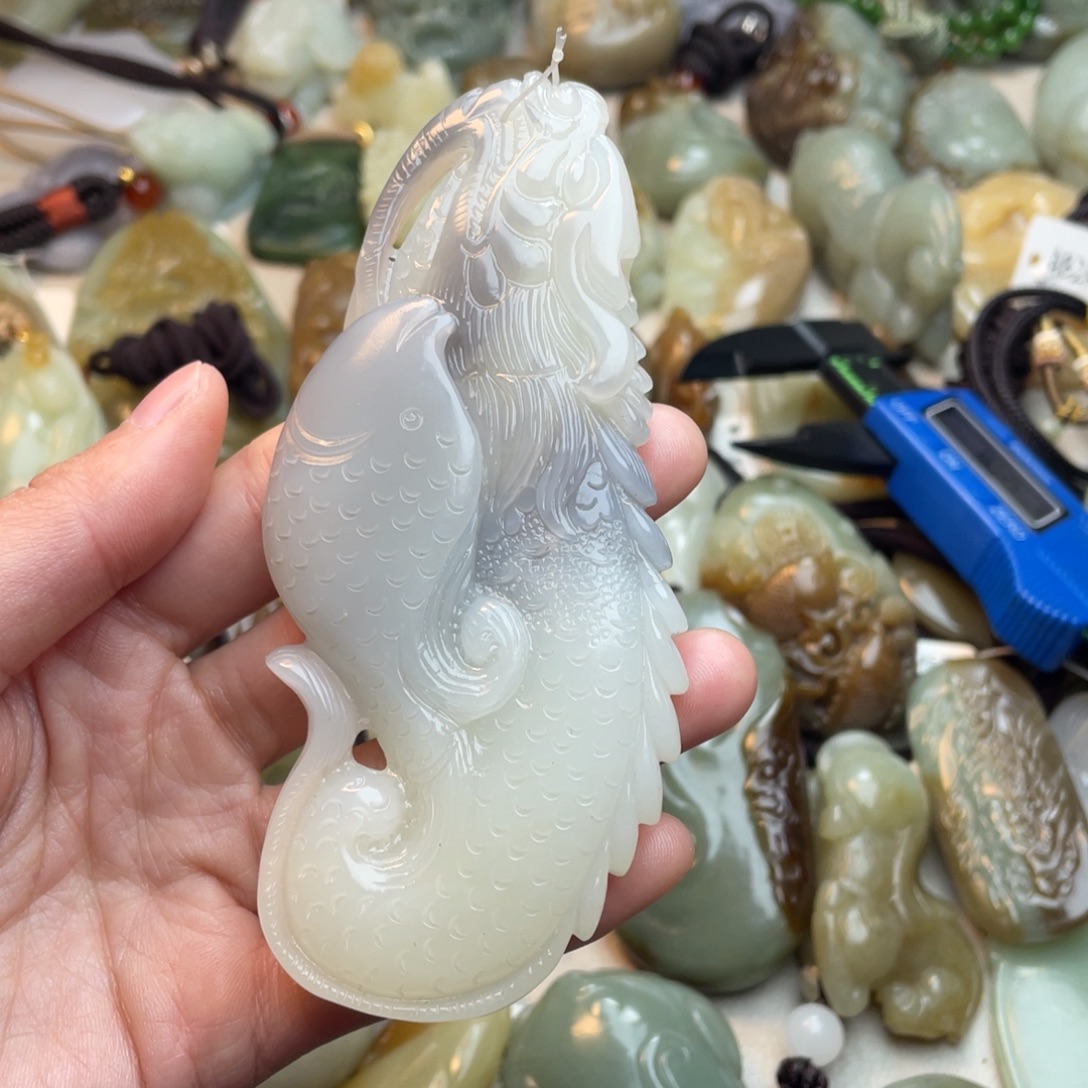 时***间和田玉未镶嵌颈饰