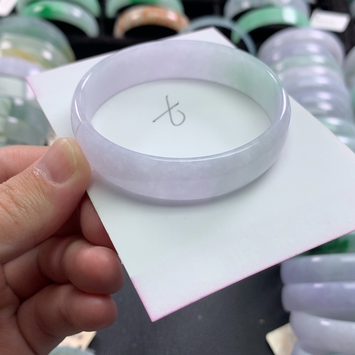 翡翠未镶嵌手镯公主