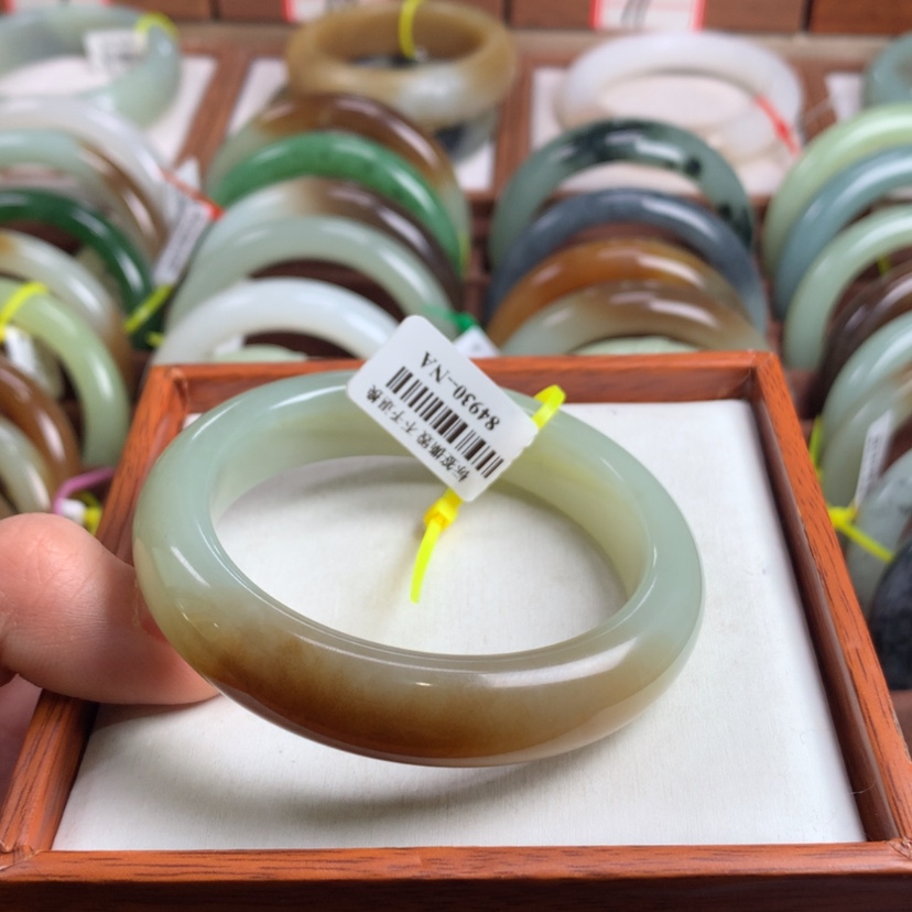 【闪购商品】和田玉手镯未镶嵌好****?54.5