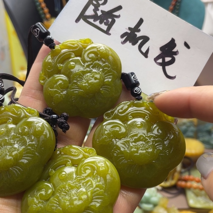 蛇纹石玉合金颈饰