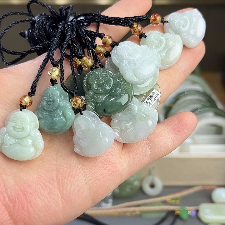 颈饰未镶嵌翡翠佛公