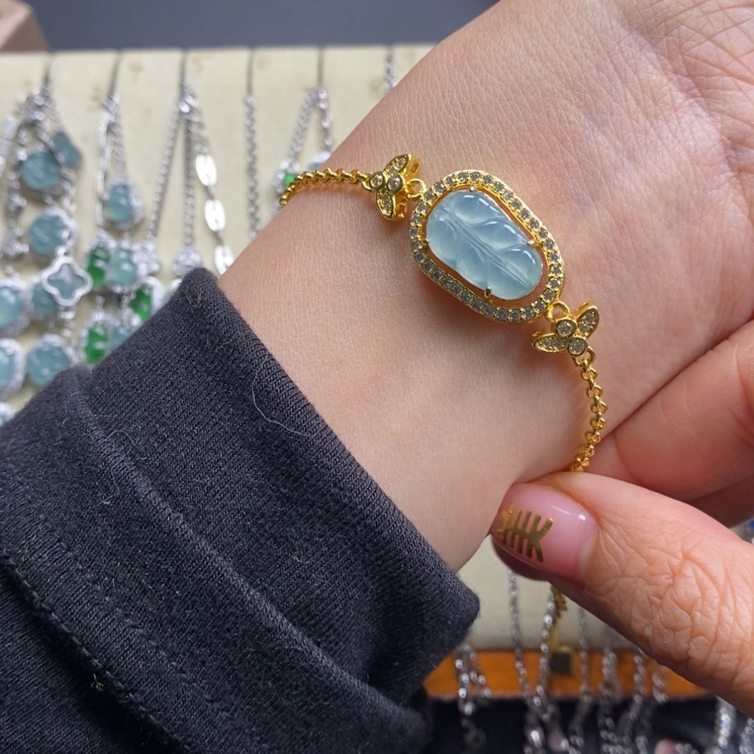 翡翠颈饰未镶嵌翡翠