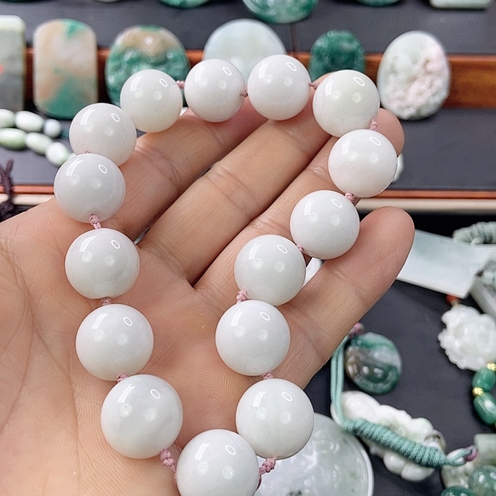 独山玉颈饰未镶嵌