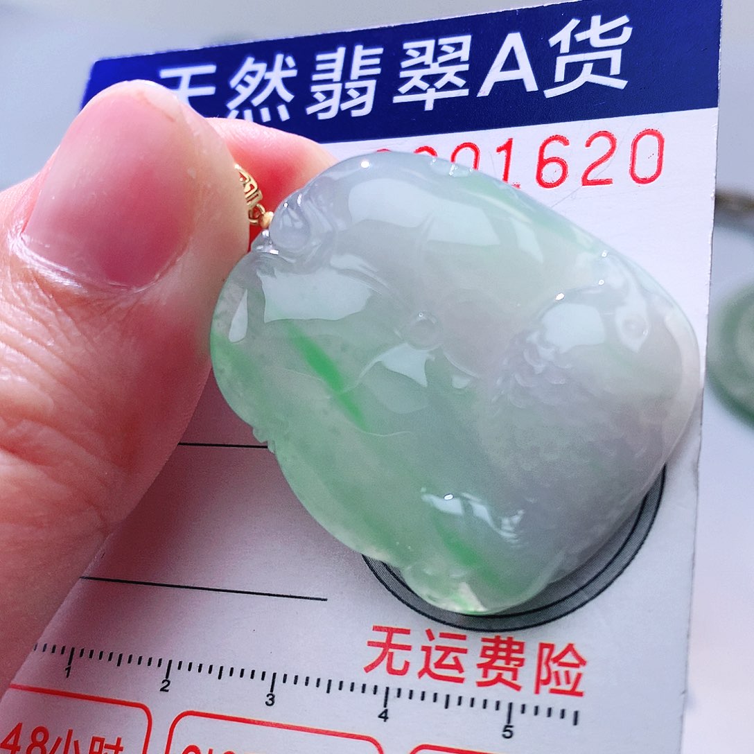 翡翠颈饰18K金镶嵌吊坠